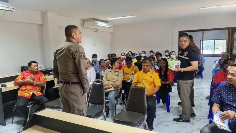 ประชาสัมพันธ์รณรงค์ให้ประชาชนในตำบลบางพระหลวงการไม่จุดไฟเผาตอซังข้าว เผาขยะในพื้นที่สาธารณะ