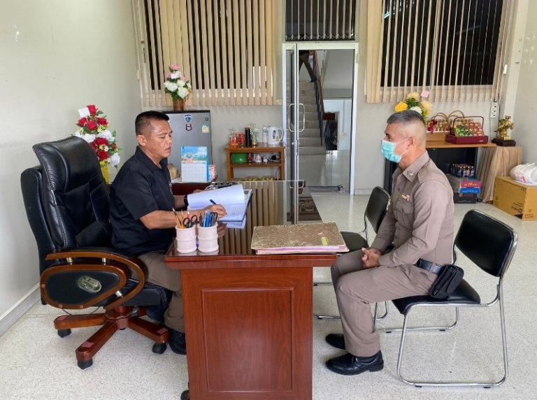 พ.ต.อ.ณรงค์ศักดิ์ ศรีนารอด ผกก.สภ.บางม่วง เรียกข้าราชการตำรวจพูดคุยถึงความเป็นอยู่ และกำชับกำชับมาตรการควบคุมความประพฤติตามคำสั่งตร.1212/2537 กำชับนโยบายต่อต้านการรับสินบน(Anti-bribery Policy)  และให้ขวัญกำลังใจในการปฏิบัติหน้าที่