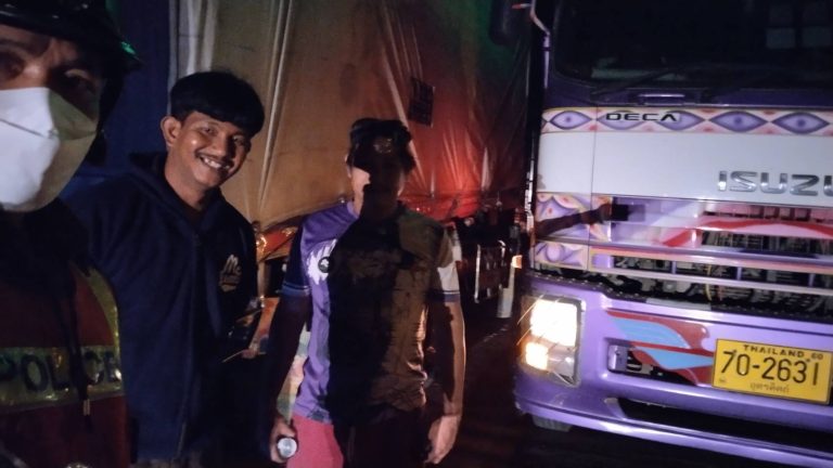 งานจราจร สภ.บางม่วง ให้ความช่วยเหลือประชาชน