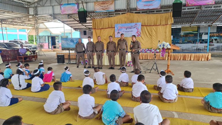 ชมส.สภ.บางม่วง ดำเนินการอบรมให้ความรู้แก่เด็กนักเรียนเกี่ยวกับความอันตรายของบุหรี่ไฟฟ้าและยาเสพติดในปัจจุบัน