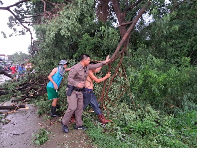 สายตรวจบึงน้ำใส ช่วยเหลือประชาชน