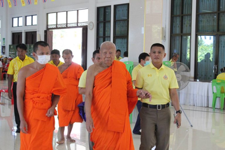 สภ.บางม่วง ทำบุญทอดผ้าป่าสามัคคีสมทบทุนสร้างวิหารเพื่อประดิษฐานหลวงพ่อดำศักดิ์สิทธิ์