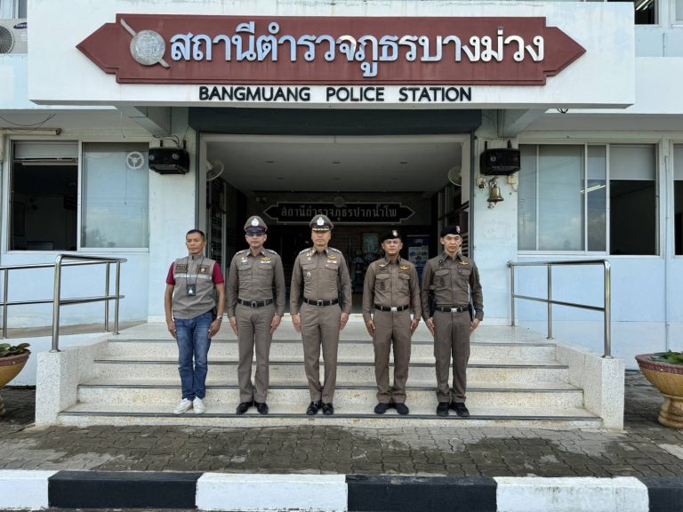 พ.ต.อ.โกมินทร์ สิงห์ขาว รอง ผบก.ภ.จว.นครสวรรค์ ได้เดินทางมาตรวจเยี่ยม สภ.บางม่วง