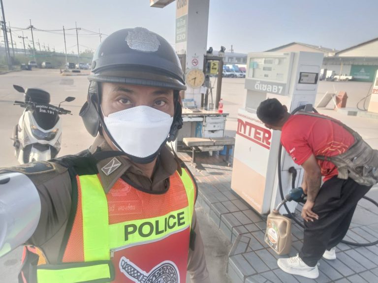 จราจรช่วยเหลือประชาชน