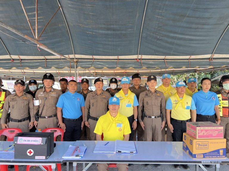 พ.ต.อ.โกมินทร์ สิงห์ขาว รอง ผบก.ภ.จว.นครสวรรค์ ออกตรวจเยี่ยมจุดบริการประชาชนบริเวณจุดตรวจริมปิง