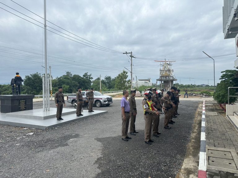 พ.ต.อ.ณรงค์ศักดิ์ ศรีนารอด ผกก.สภ.บางม่วง ได้อบรมปล่อยแถว ข้าราชการตำรวจ สถานีตำรวจภูธรบางม่วง