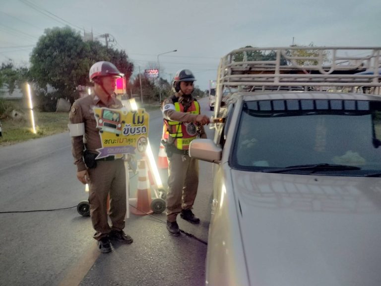 งานจราจร ตั้งจุดกวดขันวินัยจราจร บริเวณถนนหน้าจุดตรวจบ้านมะเกลือ